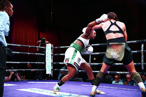 Shields Defeats Hammer Cedit Stephaine Trapp Showtime.png7